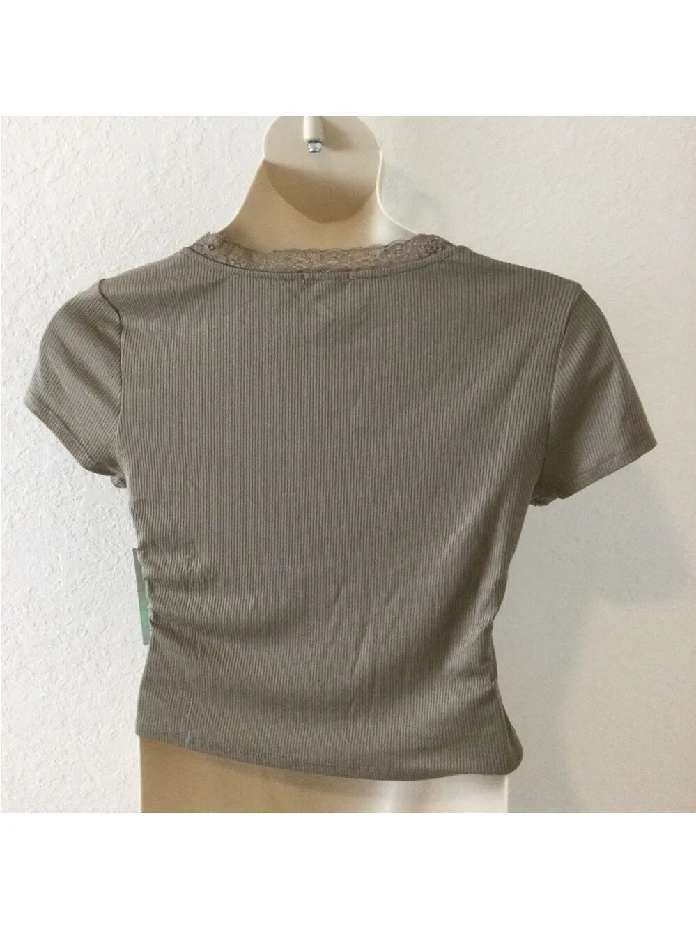 Derek Heart cocoa cropped tee with white lace trim inset Woman’s XL - Picture 3 of 9